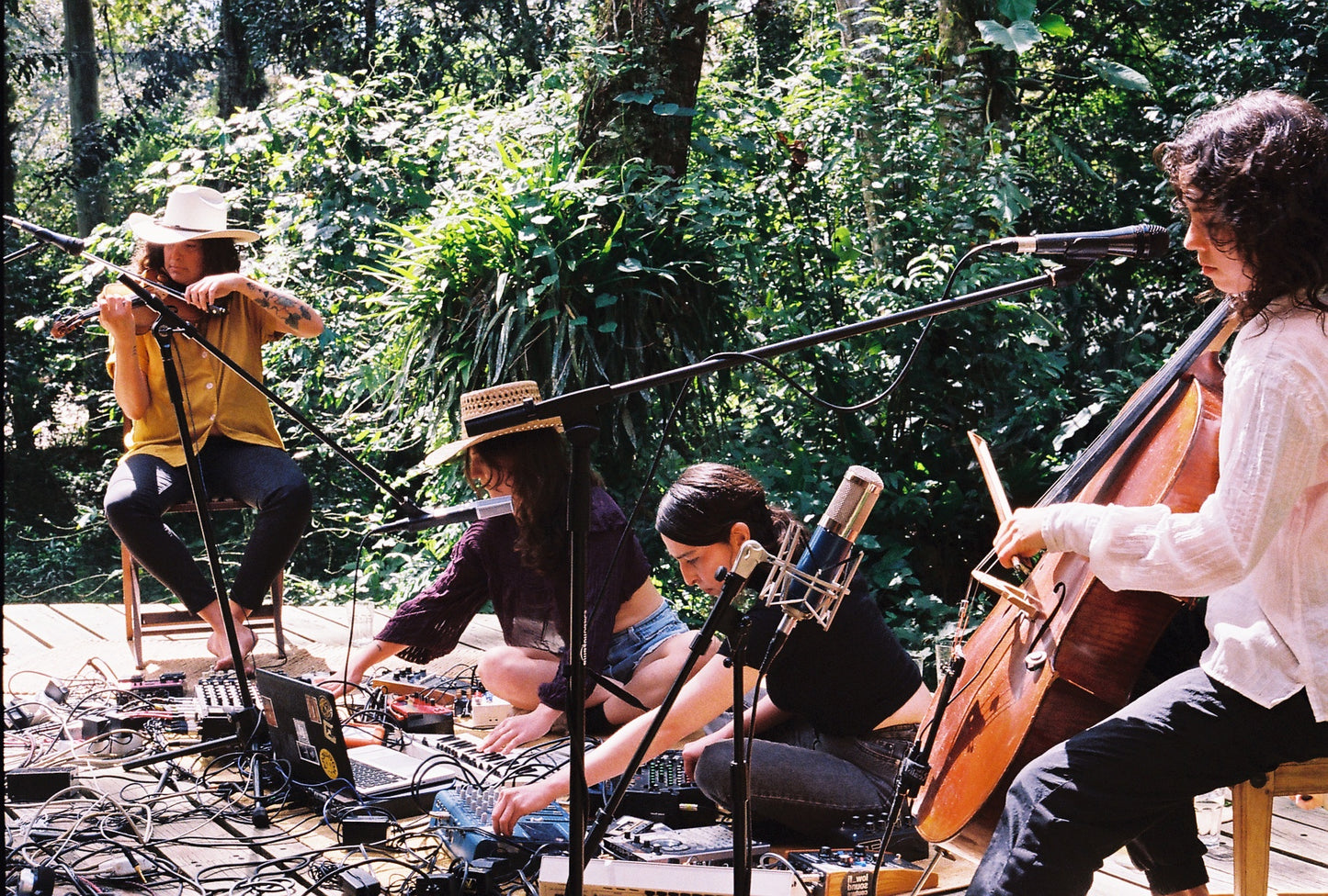 Amor Muere - a time to love, a time to die (Scrawl)